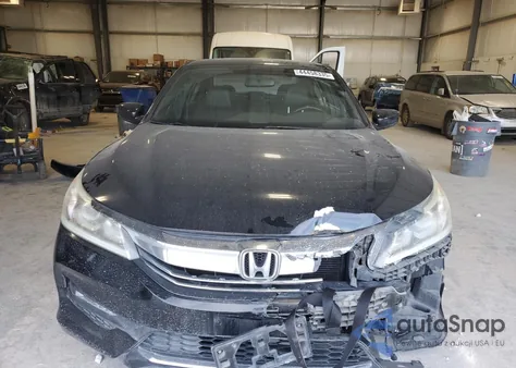 2016 Honda Accord Sport z USA, uszkodzony, nr VIN 1HGCR2F5XGA035104